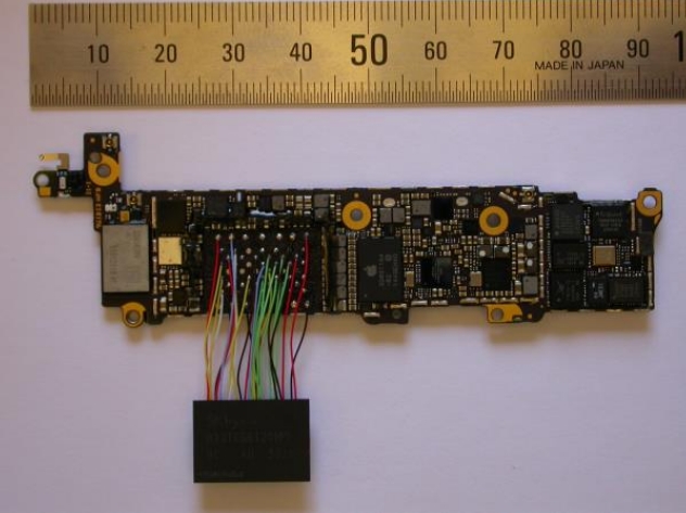 iPhone 5c with wired up NAND
